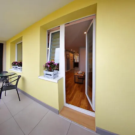 Apartament Sloneczniki Zabobrze * Еленя-Гура